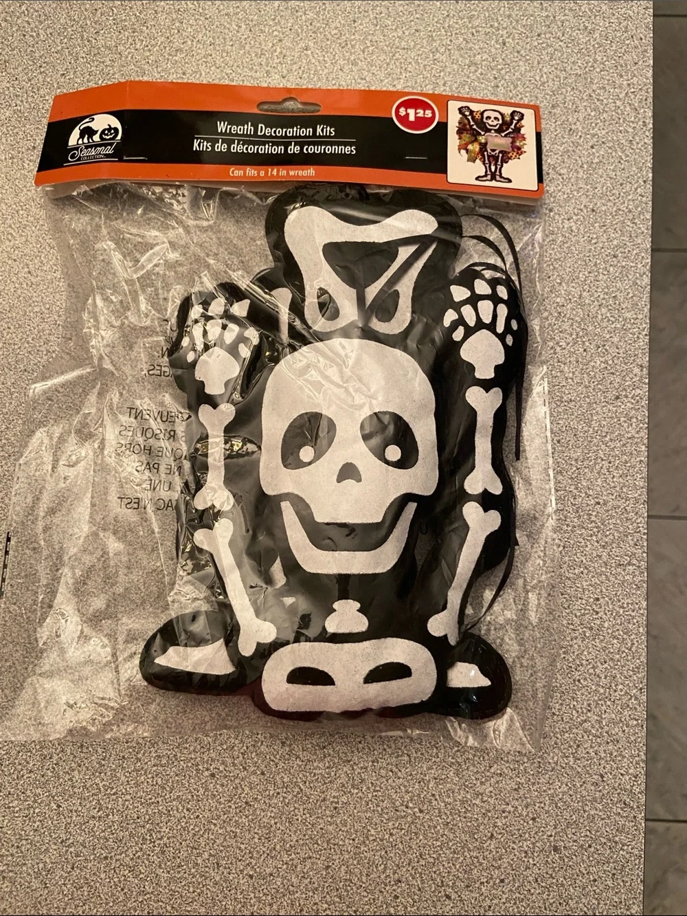 Black & White Skeleton Wreath Decoration Kit